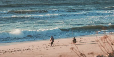 Portugal vila do conde strand met vissers haiaanval blauwe haai
