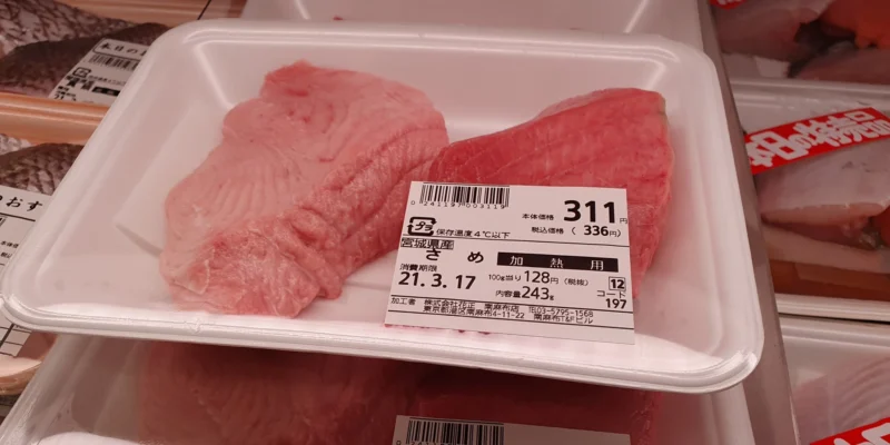 Haaienvlees in een supermarkt in Tokio